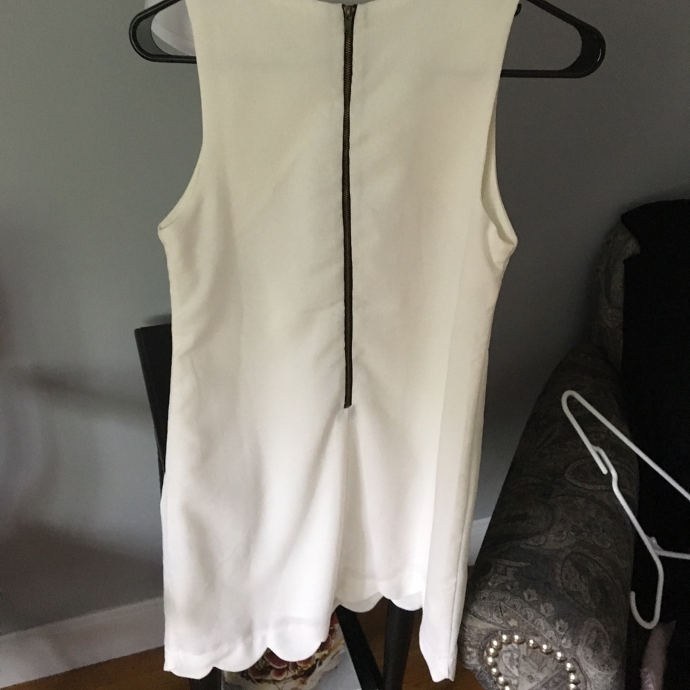 White scalloped shifter dress - Picture 3 of 3